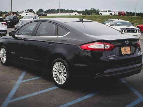 Used 2016 Ford Fusion SE FWD image 19