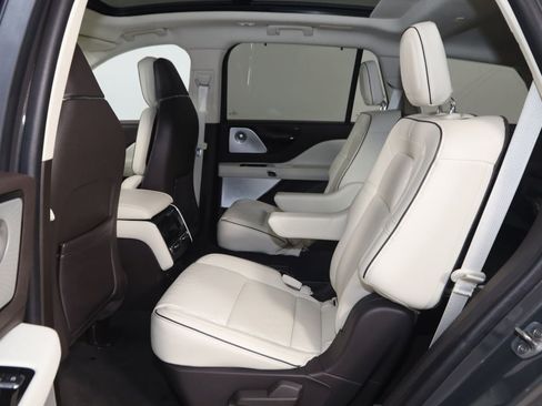 Used 2023 Lincoln Aviator Black Label w/ Dynamic Handling Package AWD/4WD image 55