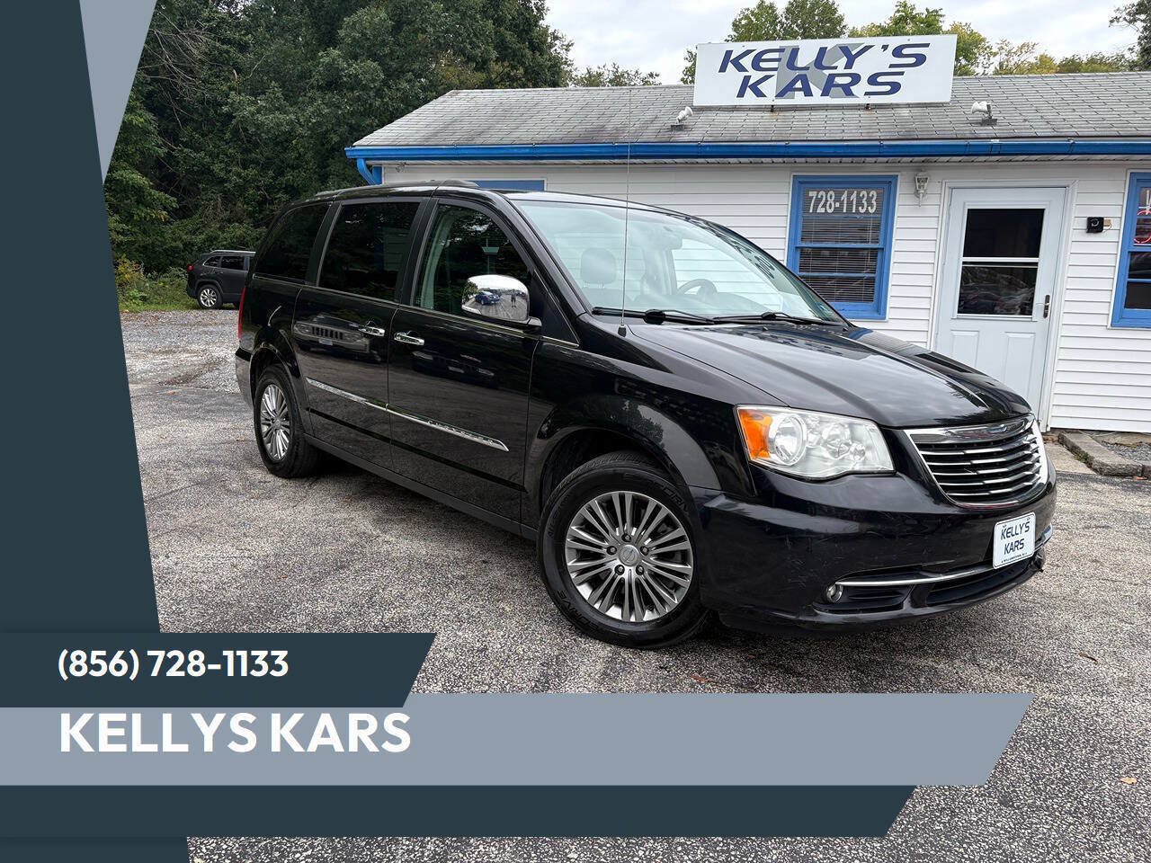 Used 2014 Chrysler Town & Country Touring-L w/ Driver Convenience Group FWD image 1