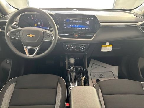 New 2026 Chevrolet TrailBlazer LT w/ Convenience Package AWD/4WD image 2