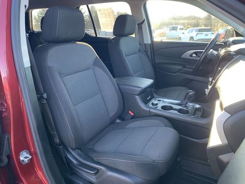 Used 2020 Chevrolet Traverse LT image 25