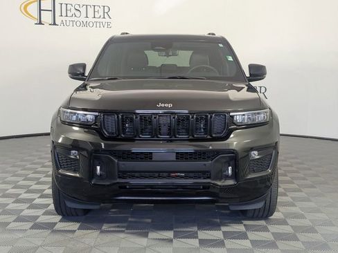 Certified 2024 Jeep Grand Cherokee Overland w/ Luxury Tech Group IV AWD/4WD image 3