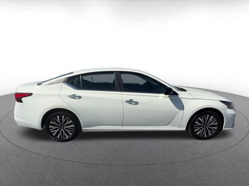Used 2025 Nissan Altima 2.5 SV FWD image 16