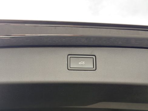 New 2026 Volkswagen Tiguan SE R-Line FWD image 16