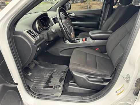 Used 2020 Jeep Grand Cherokee Laredo image 13