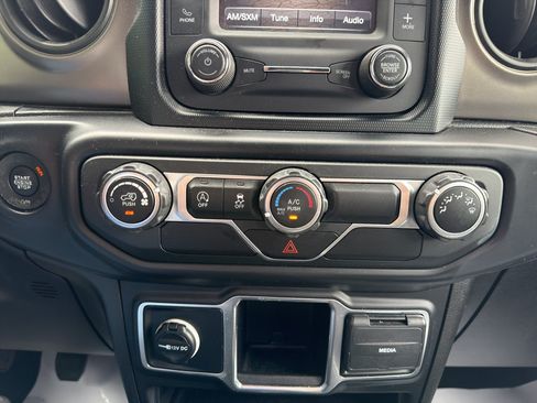 Used 2019 Jeep Wrangler Unlimited Sport AWD/4WD image 16