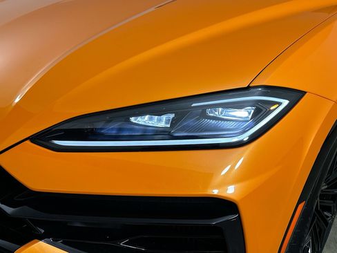 Used 2025 Lamborghini Urus SE AWD/4WD image 57