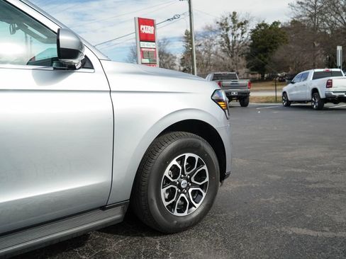 Used 2024 Ford Expedition Max XLT image 11