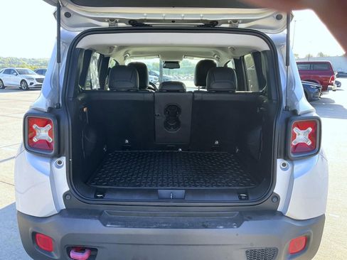 Used 2018 Jeep Renegade Trailhawk AWD/4WD image 9