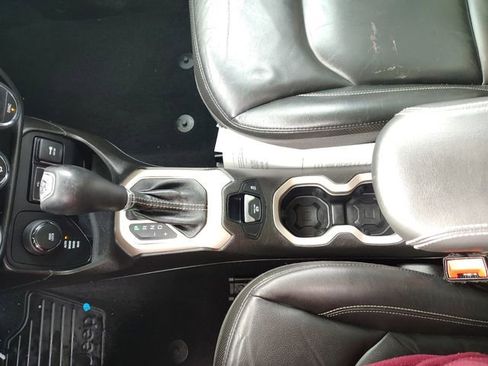 Used 2017 Jeep Renegade Limited w/ Advanced Technology Group image 24