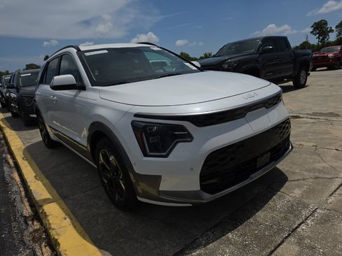 Used 2023 Kia Niro Wave FWD image 2