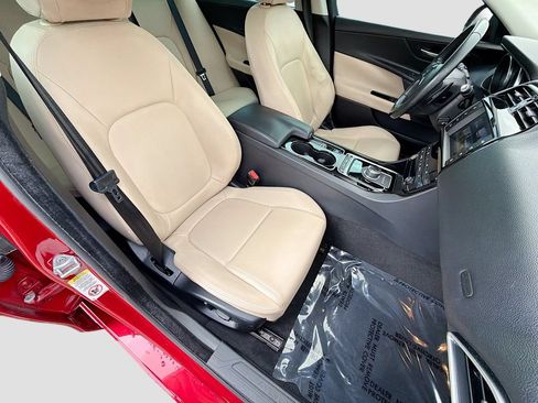 Used 2017 Jaguar XE Premium RWD image 14