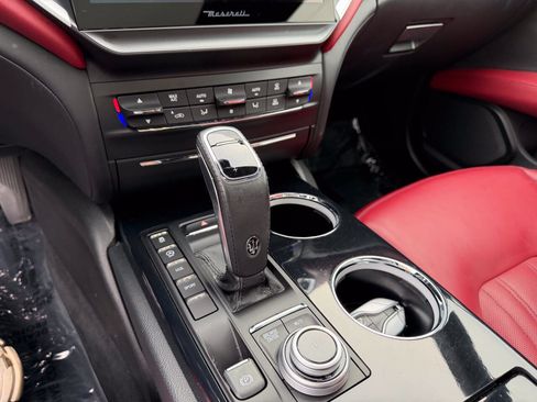 Used 2021 Maserati Ghibli S RWD image 25