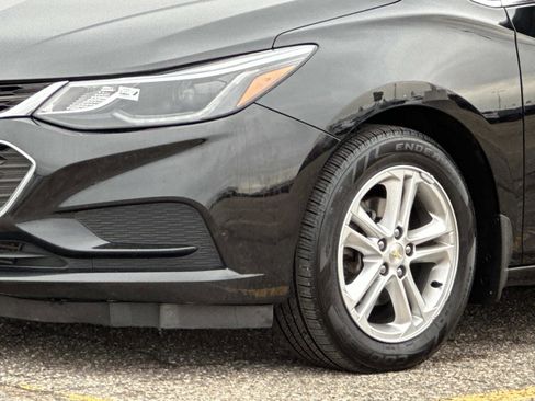 Used 2017 Chevrolet Cruze LT image 7