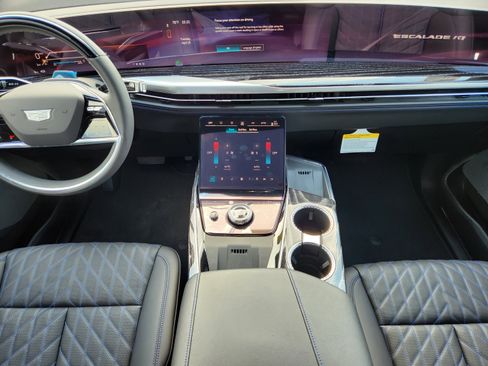 New 2025 Cadillac Escalade IQ Luxury 1 AWD/4WD image 16