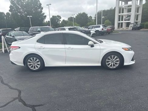 Used 2020 Toyota Camry LE FWD image 13