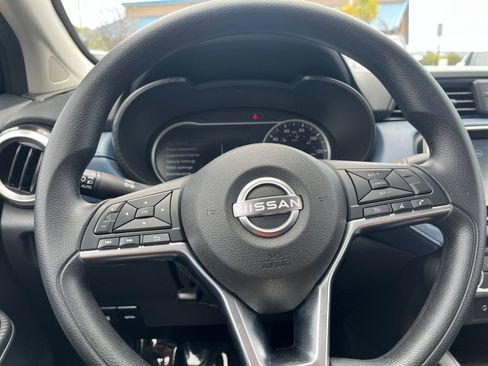 Used 2025 Nissan Versa SV FWD image 28