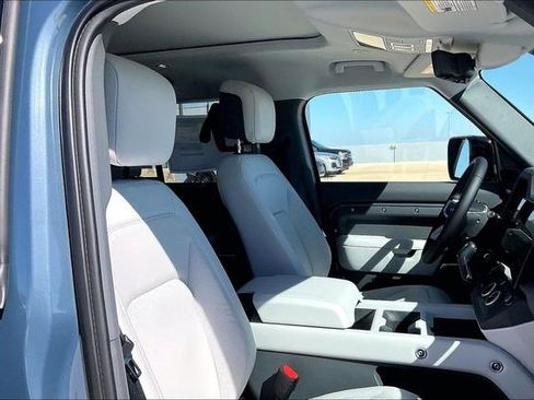 New 2026 Land Rover Defender 110 X-Dynamic SE image 12