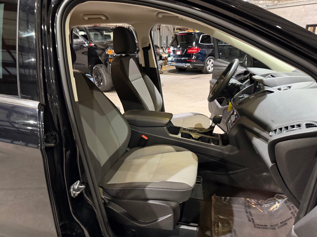 Used 2017 Ford Escape SE w/ Equipment Group 201A FWD image 27