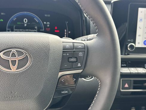 Used 2025 Toyota Camry SE FWD image 29