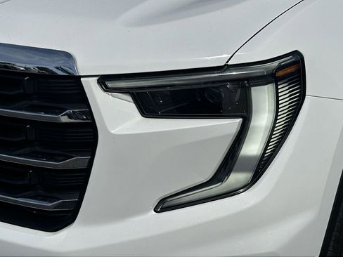 Used 2025 GMC Acadia Elevation image 11