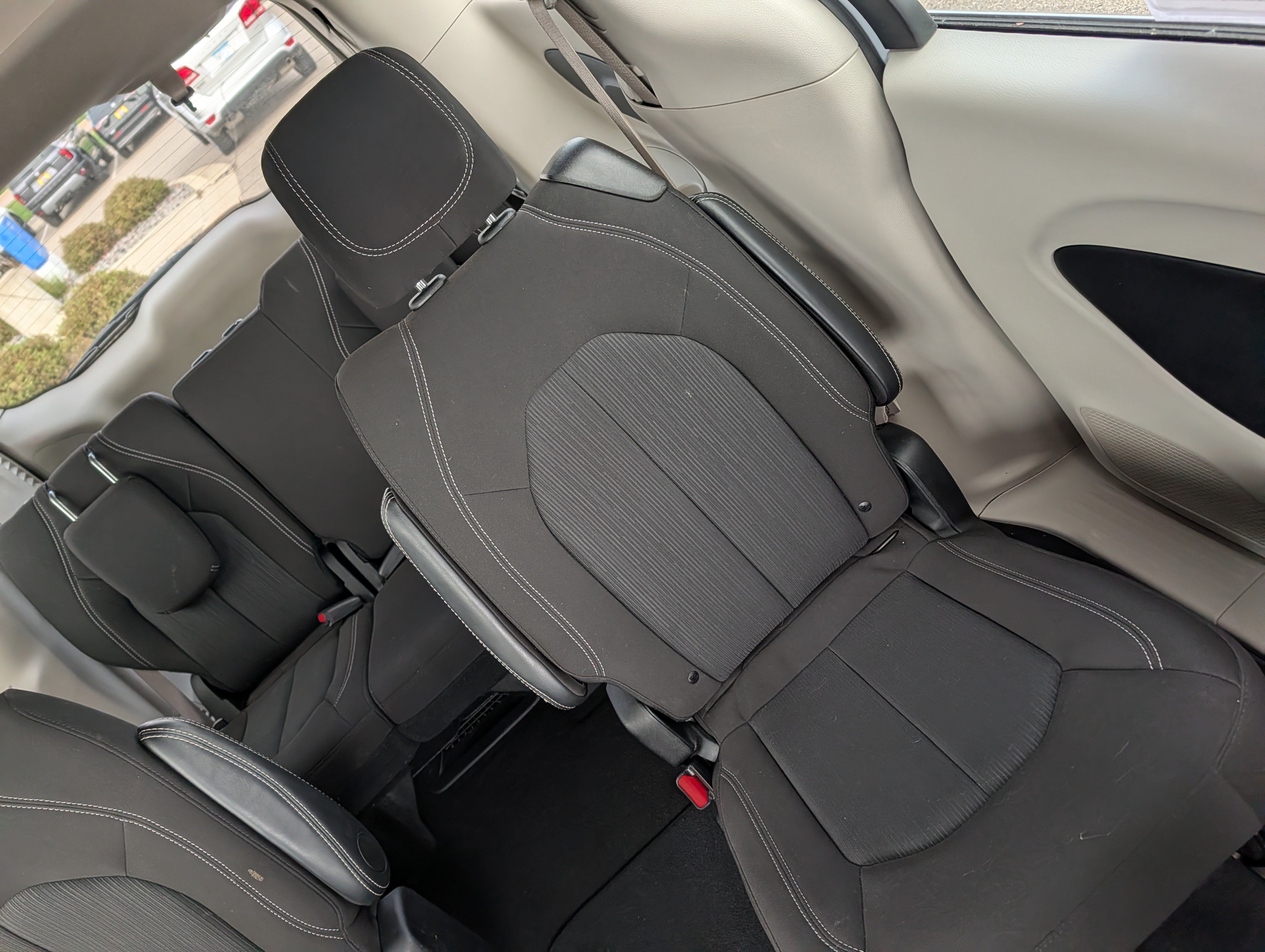 Used 2024 Chrysler Voyager LX FWD image 14