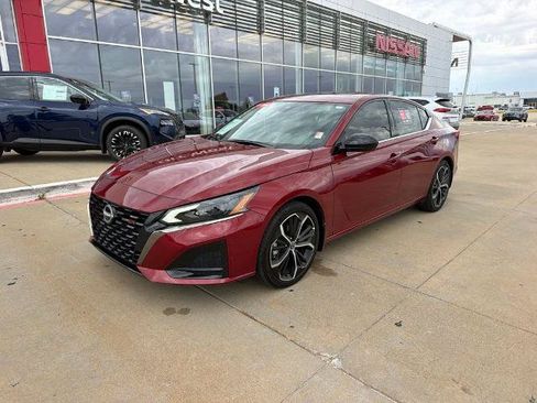 Certified 2025 Nissan Altima 2.5 SR w/ SR Premium Package FWD image 1