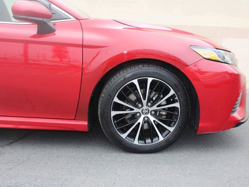 Used 2020 Toyota Camry SE image 17