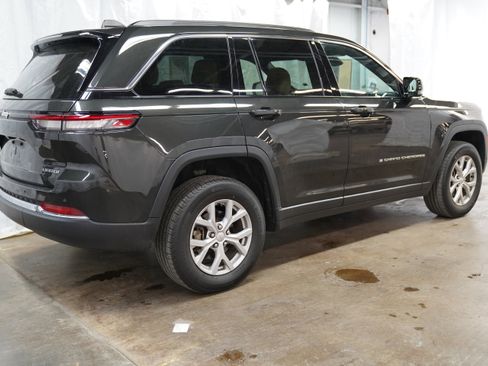 Used 2023 Jeep Grand Cherokee Limited AWD/4WD image 3