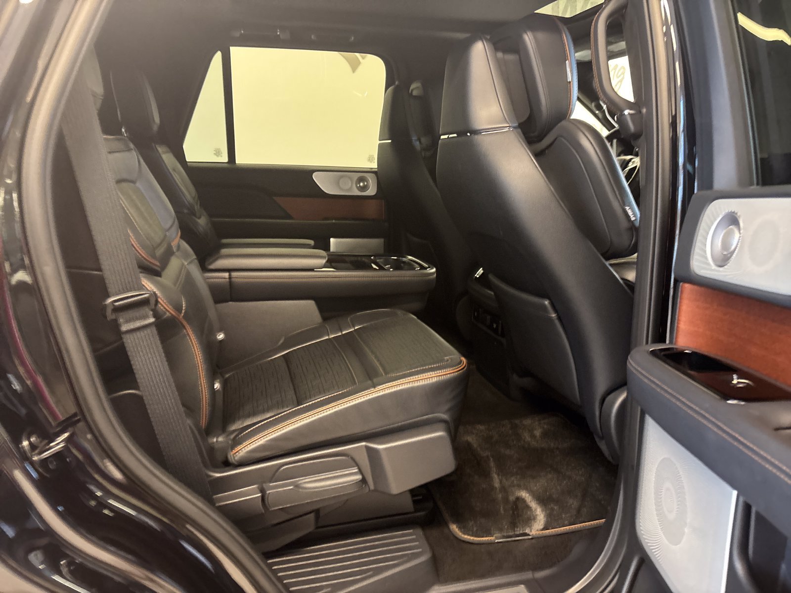 Certified 2024 Lincoln Navigator Black Label AWD/4WD image 8