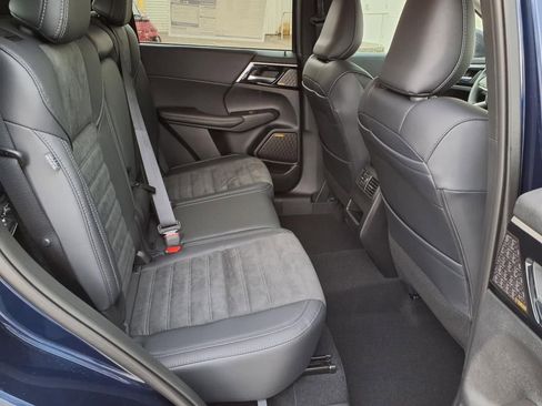 Used 2025 Mitsubishi Outlander SE FWD image 9