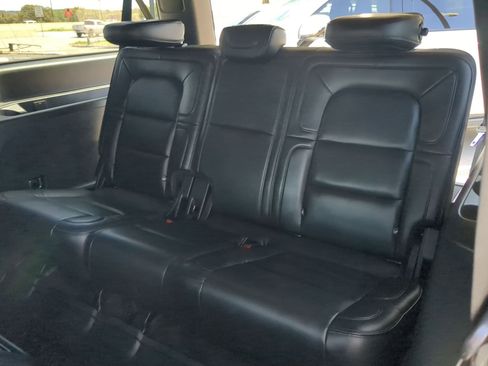 Used 2019 Lincoln Navigator L Reserve image 23