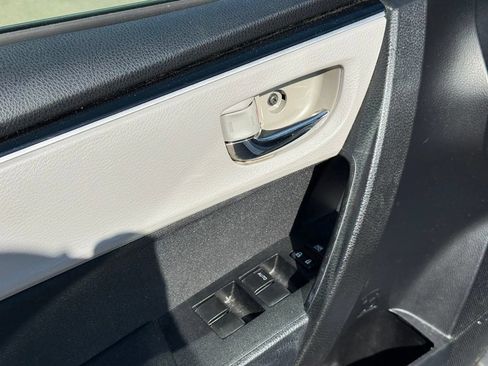 Used 2018 Toyota Corolla LE w/ LE Premium Package FWD image 11