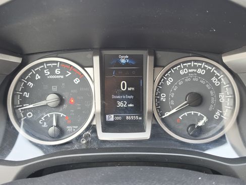 Certified 2021 Toyota Tacoma SR5 RWD image 18