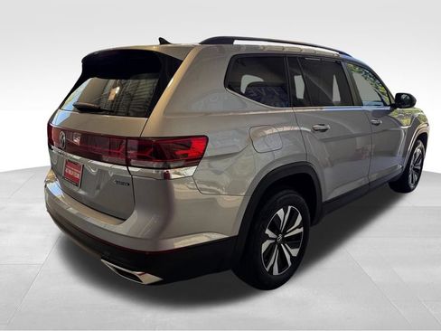Used 2024 Volkswagen Atlas SE AWD/4WD image 6