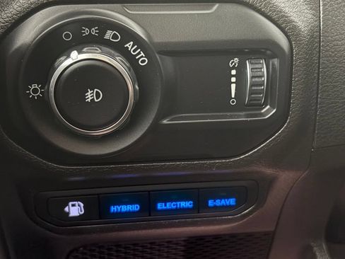Used 2023 Jeep Wrangler Unlimited Sahara w/ Cold Weather Group AWD/4WD image 22