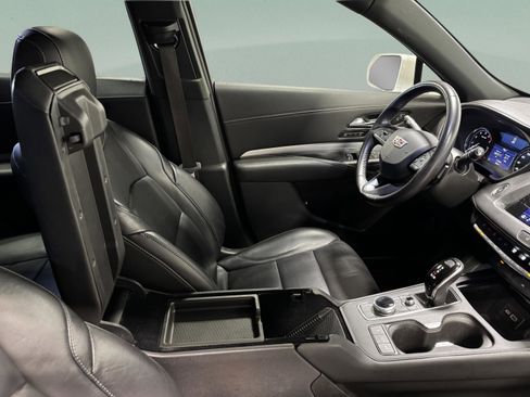 Used 2020 Cadillac XT4 Premium Luxury w/ Driver Awareness Package image 30