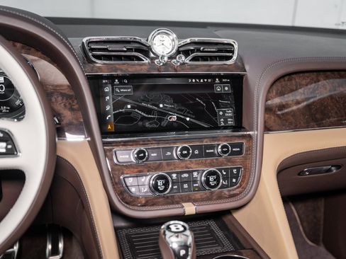 Used 2025 Bentley Bentayga Extended Wheelbase image 39
