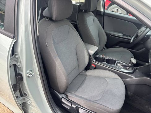 Used 2025 Kia K4 FWD image 35