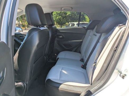 Used 2019 Chevrolet Trax LT w/ LT Convenience Package FWD image 26