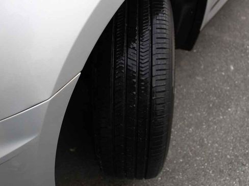 Used 2017 Chevrolet Equinox LT w/ Convenience Package image 28