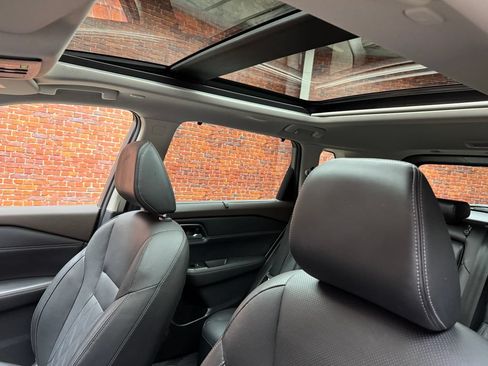Used 2022 Nissan Rogue Platinum w/ Head-Up Display Package AWD/4WD image 3