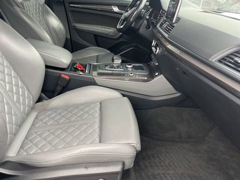 Used 2018 Audi SQ5 Premium Plus w/ Navigation Package image 25