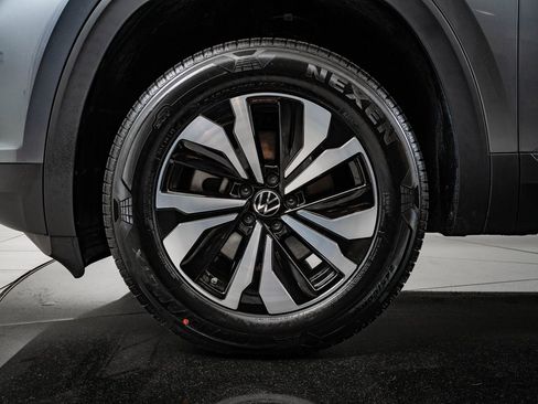 Used 2024 Volkswagen Atlas SE image 13