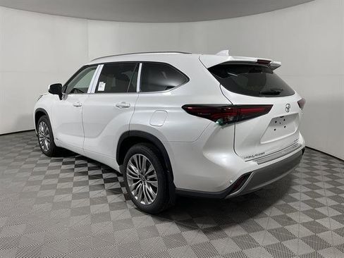 New 2026 Toyota Highlander Platinum AWD/4WD image 5