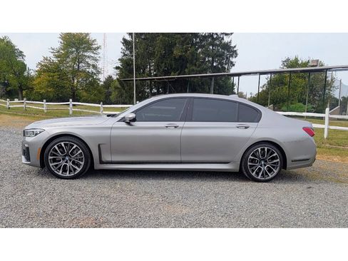 Used 2022 BMW 750i xDrive w/ Executive Package image 4