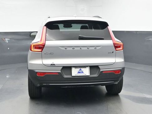 Used 2024 Volvo XC40 B5 Plus w/ Protection Package Premier image 7
