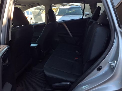 Used 2018 Toyota RAV4 LE w/ All Weather Liner Package FWD image 22