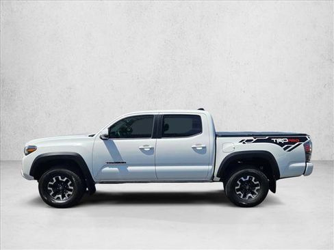 Used 2022 Toyota Tacoma TRD Off-Road w/ TRD Premium Off Road Package AWD/4WD image 8