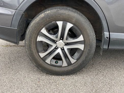 Used 2018 Toyota RAV4 LE image 9